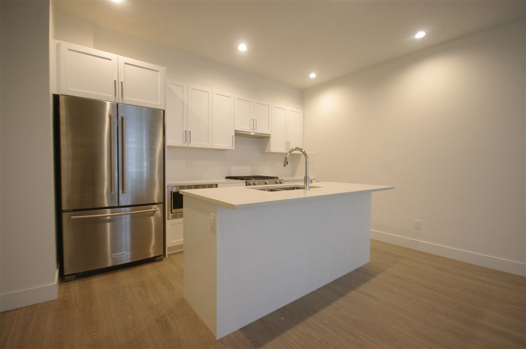 listing image 1103647009384760905