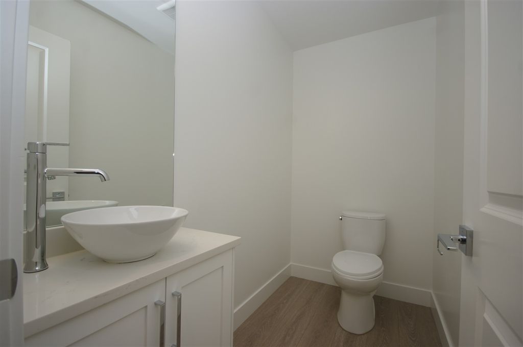 listing image 1108342218570546177