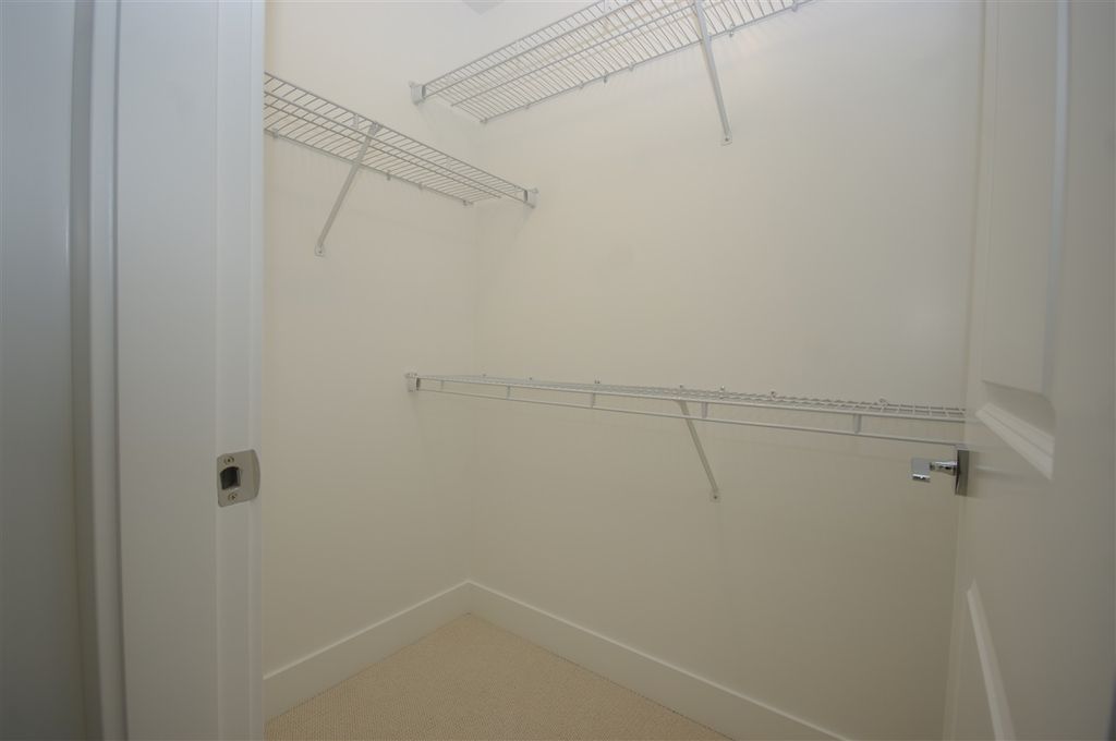 listing image 1109837796075540952