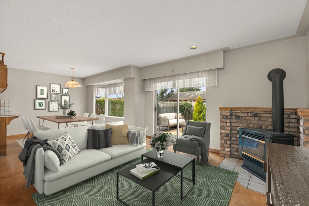 listing image 1101272438353538943