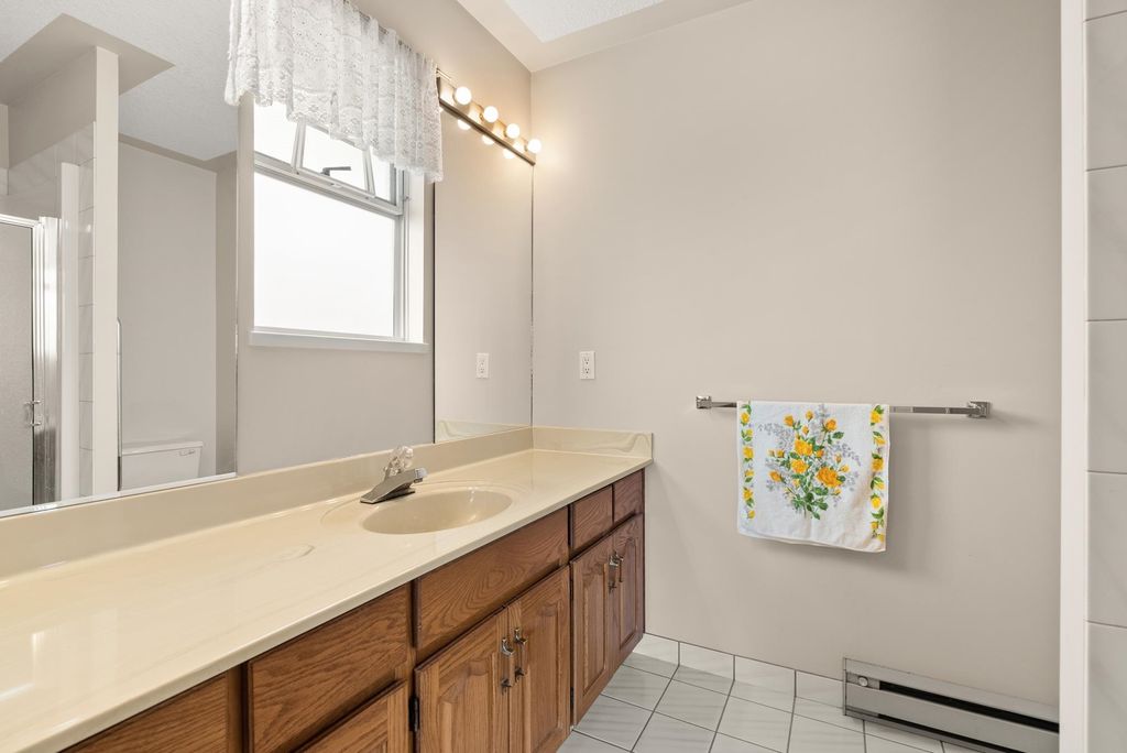 listing image 1101556440512894356