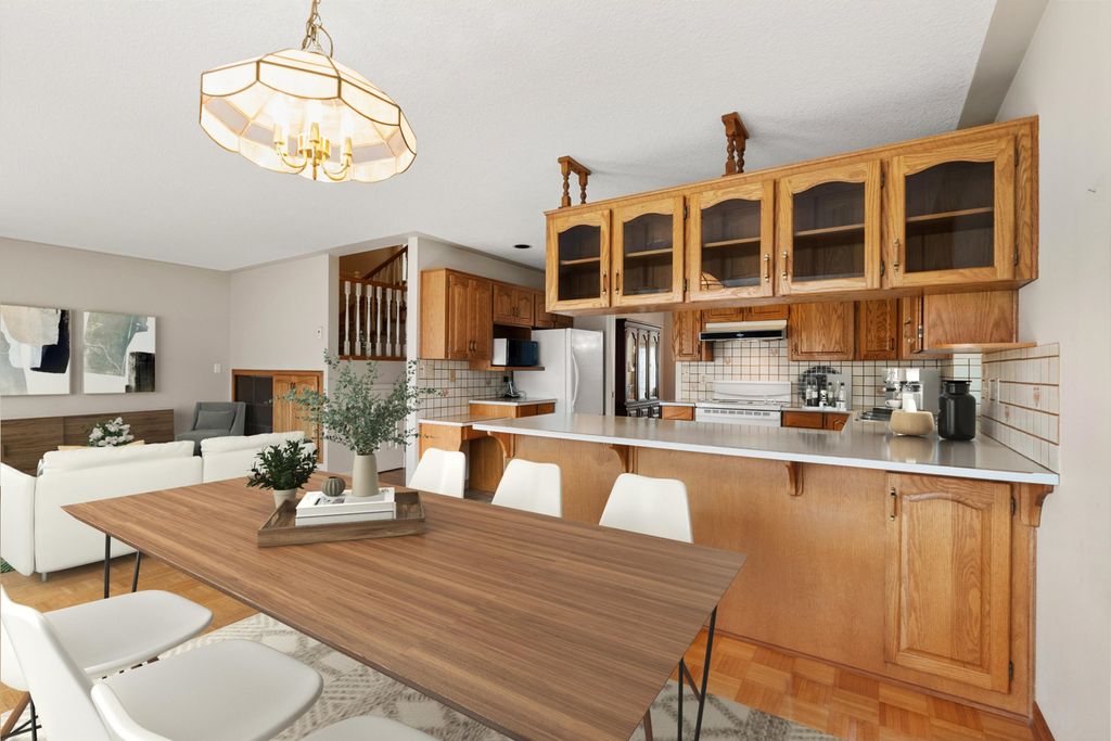 listing image 1100560522303921228