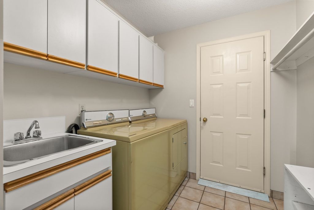 listing image 1100674604940381377