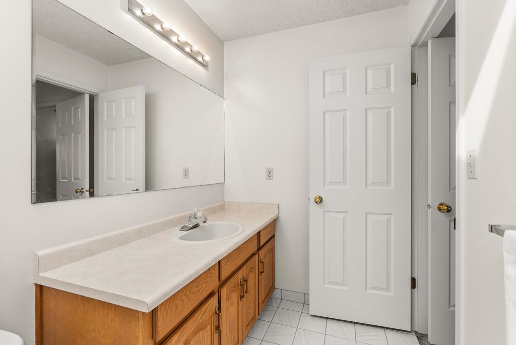 listing image 1109015091642661026