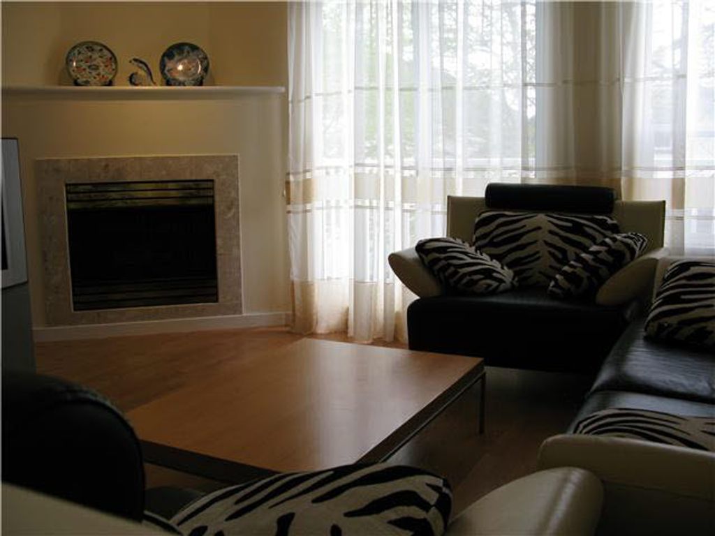 listing image 1103942770105163010