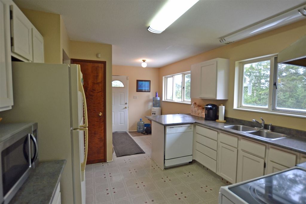 listing image 1109472655373829867