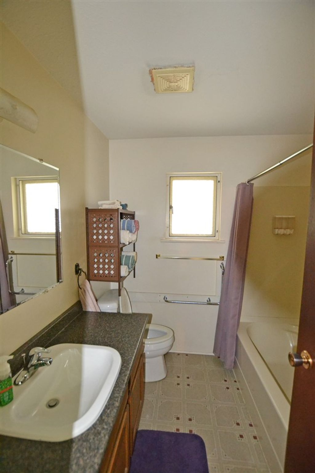 listing image 1108500206871381097