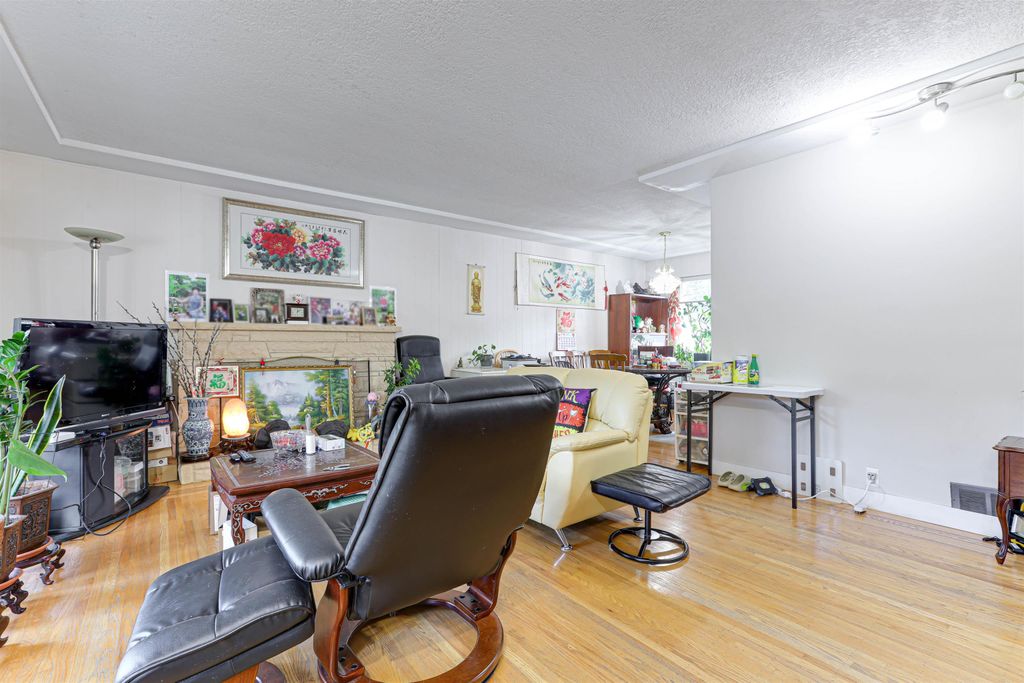 listing image 1100613189544678112