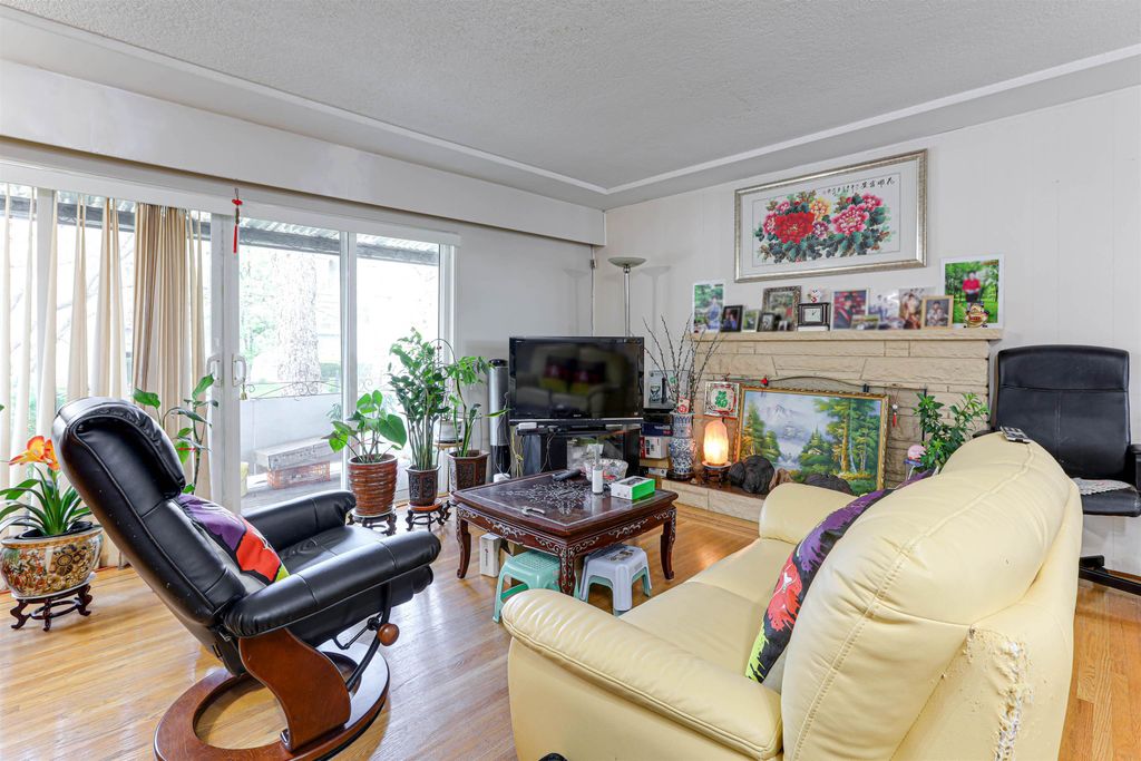 listing image 1109545592586756799