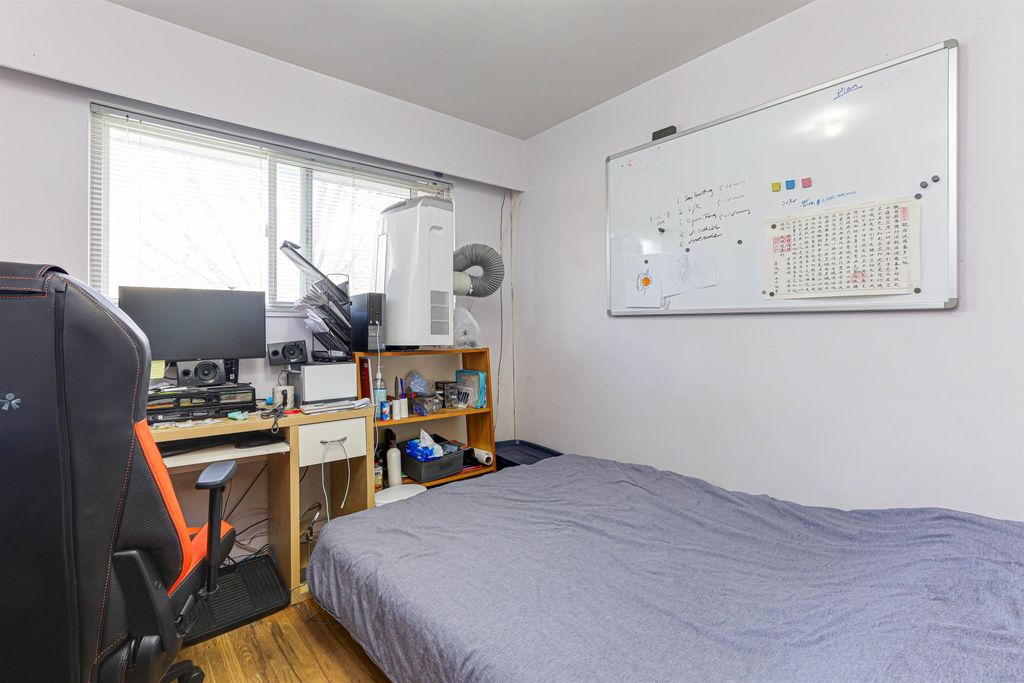 listing image 1102444212097485622