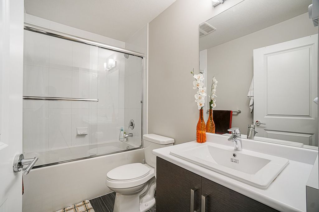 listing image 1101873524473783490