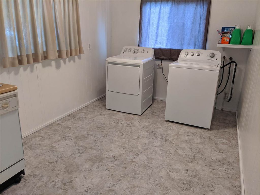 listing image 1109080581880744263