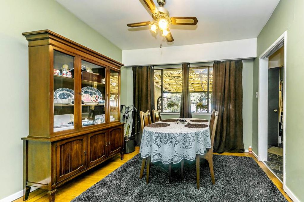 listing image 1104540123183350460