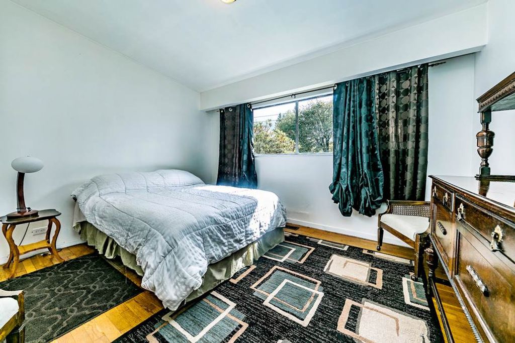 listing image 1102889670626295770