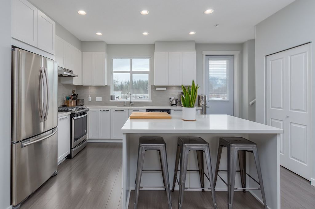 listing image 1103954098556396063