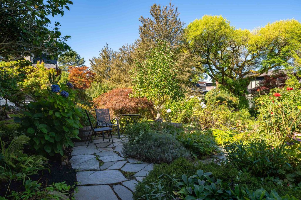 listing image 1101323115672834302