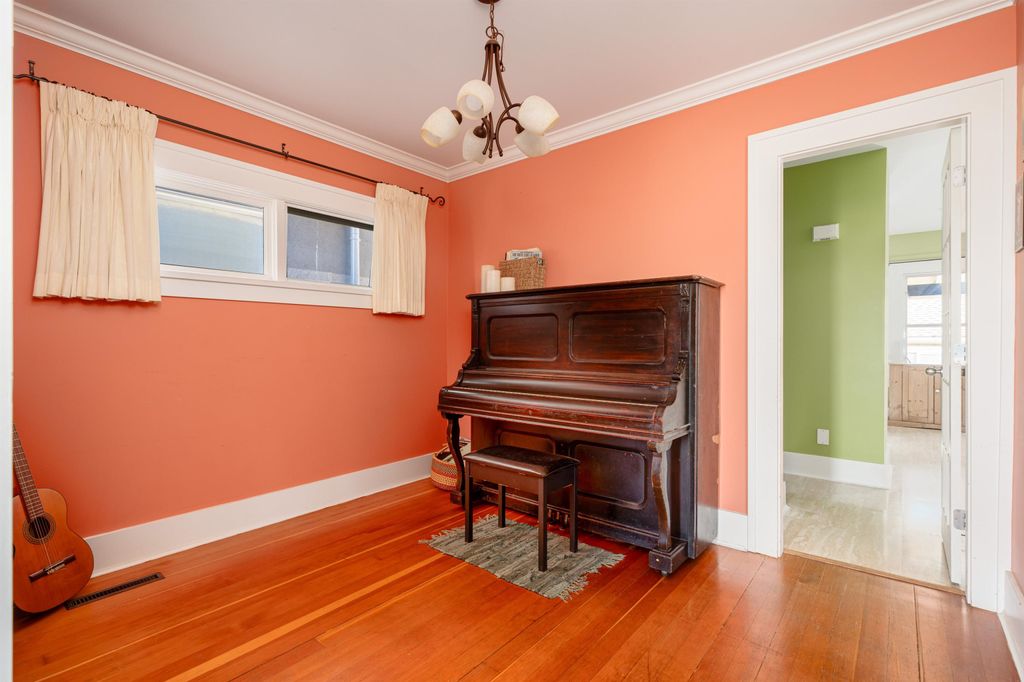 listing image 1100228402710186986