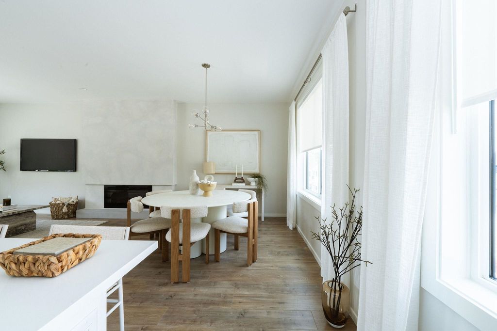 listing image 1109755886612922789