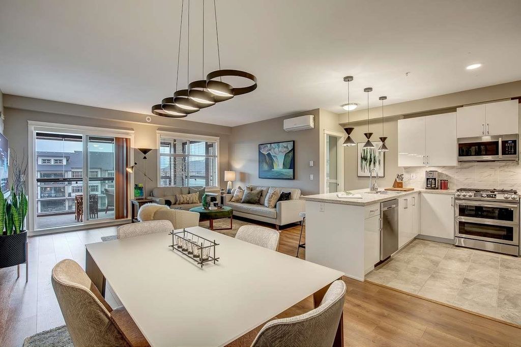 listing image 1104462475753493593