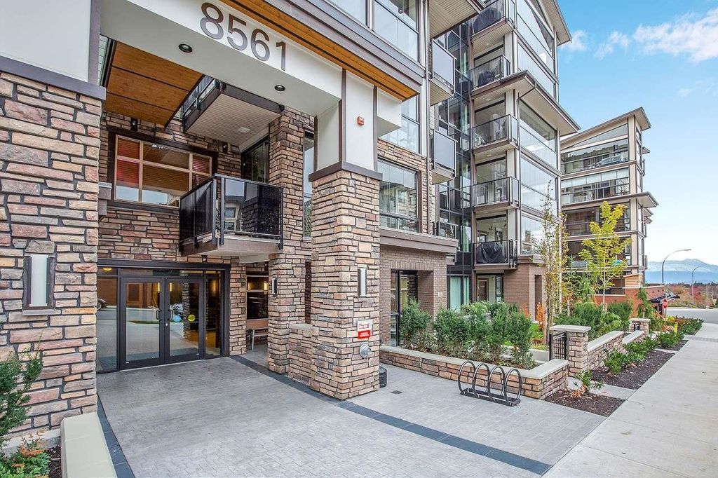 listing image 1108211099093766144