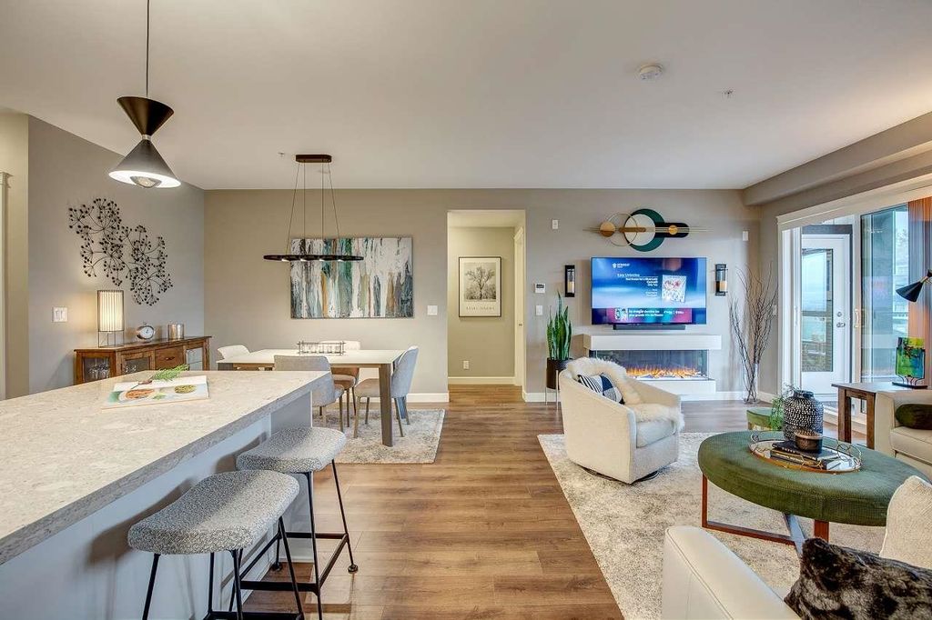 listing image 1104725703040633602