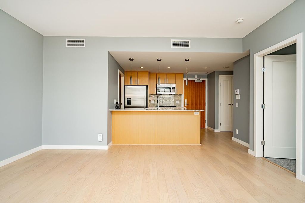 listing image 1103334539701658496