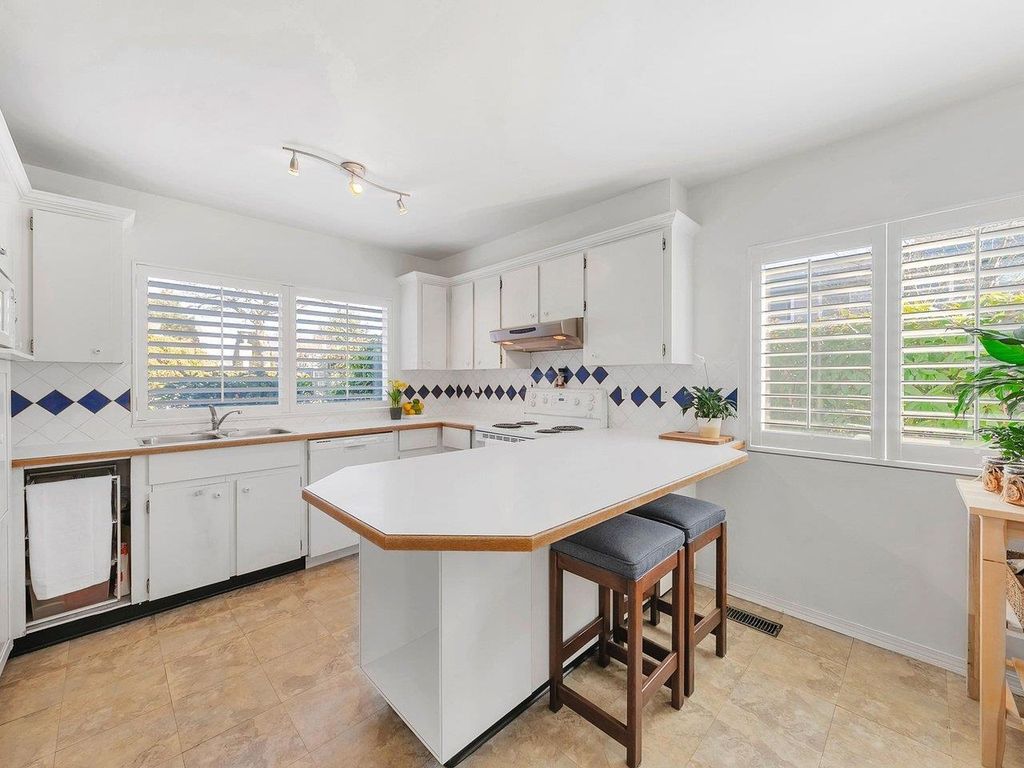 listing image 1108065296558820190