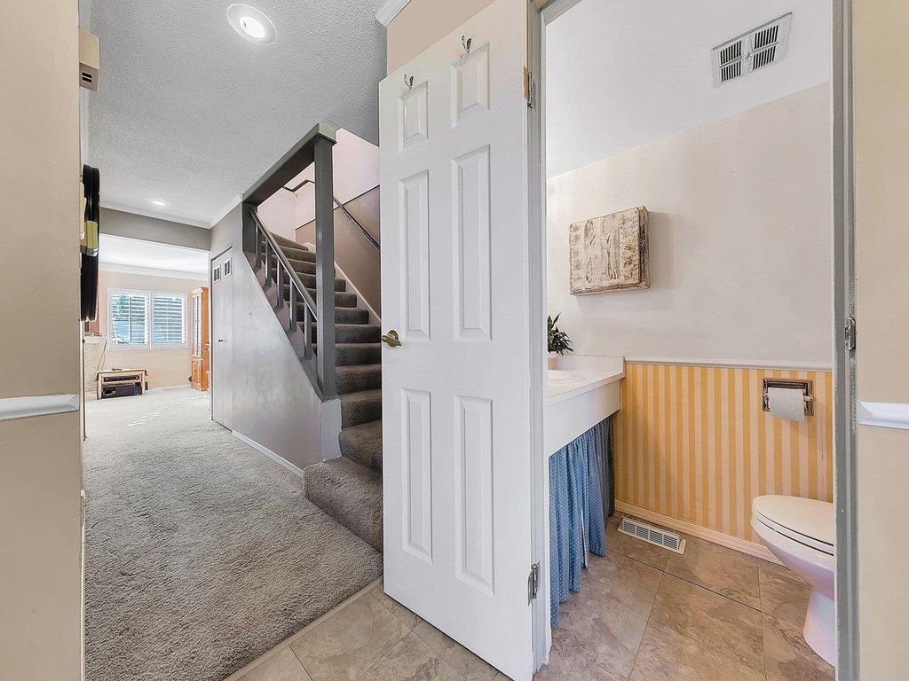 listing image 1104544568655094926