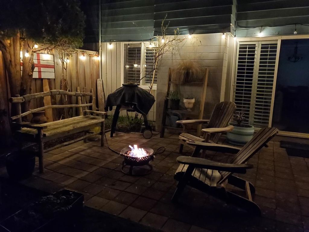 listing image 1102863665002522876