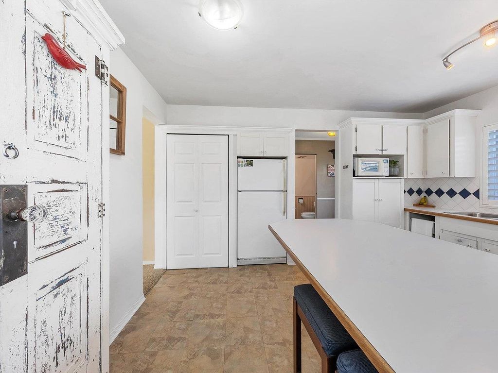listing image 1102900922155760849