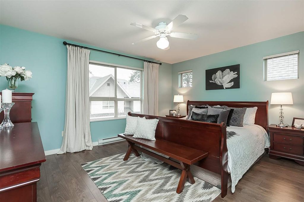 listing image 1104712015879338938