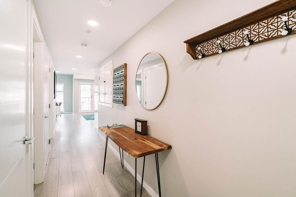 listing image 1107453178190245887
