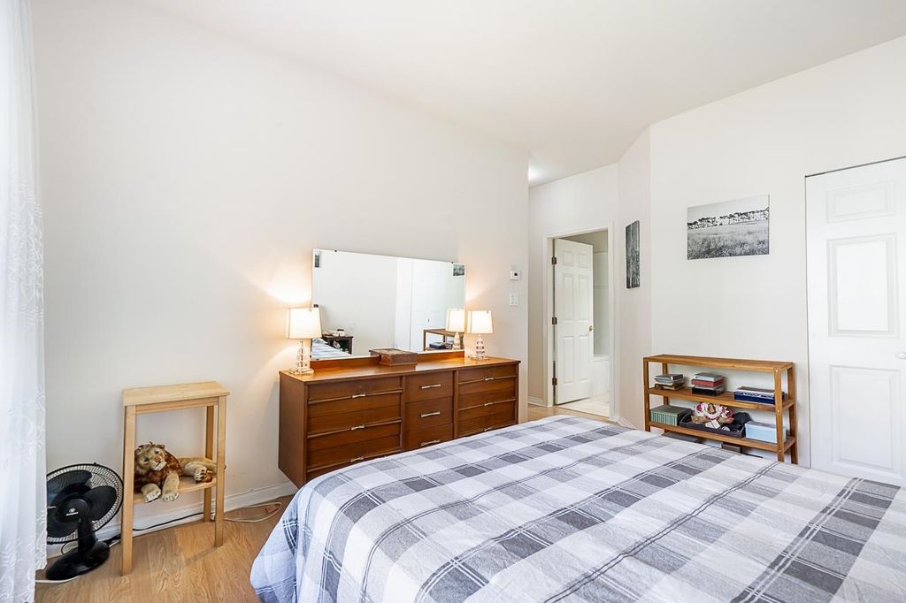 listing image 1100771828182578053