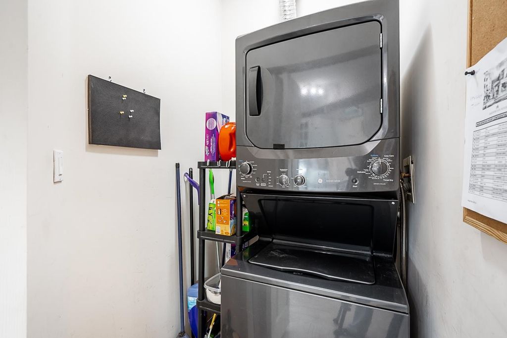 listing image 1101259772977554569