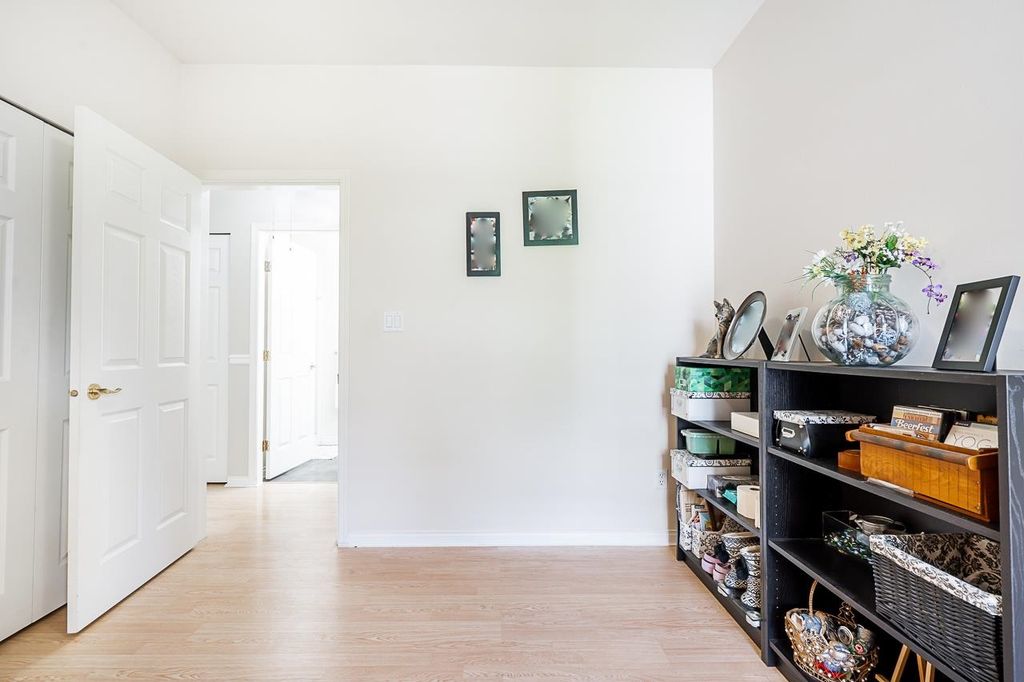 listing image 1102815526094420485