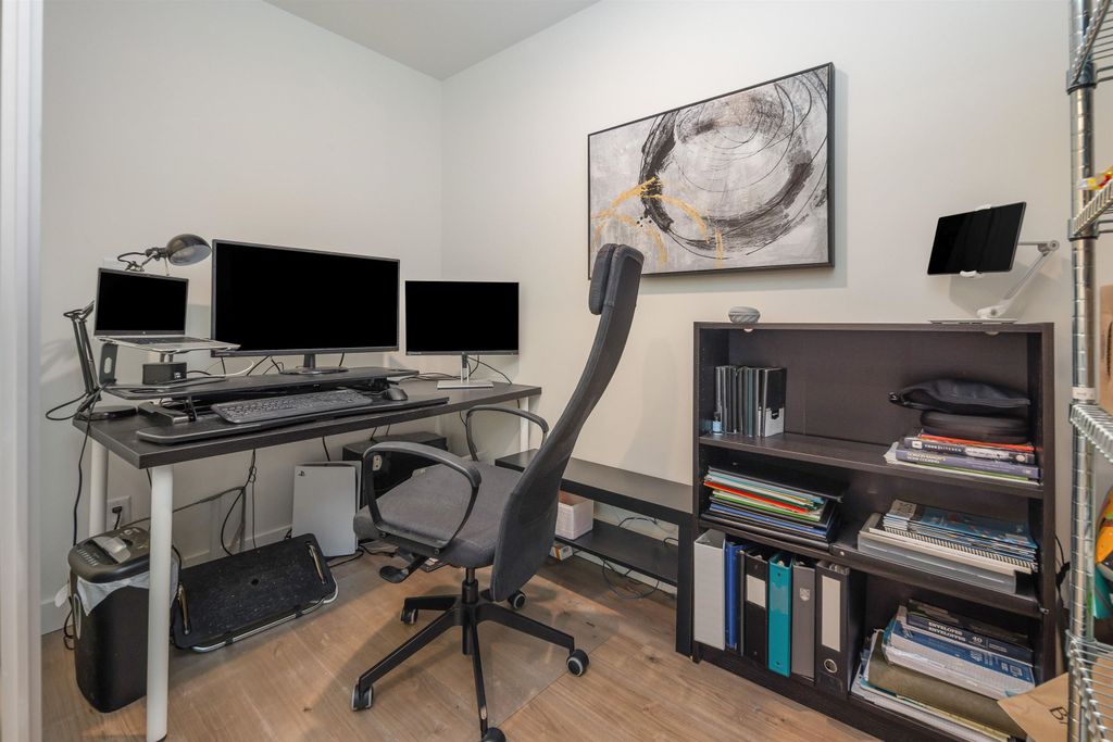 listing image 1101738835922938429