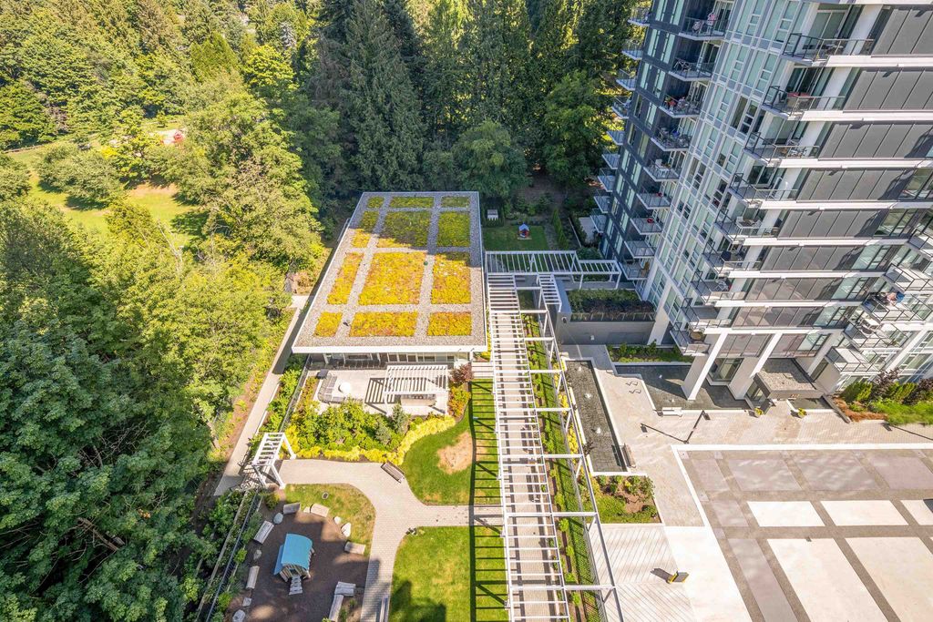listing image 1102384085651213745