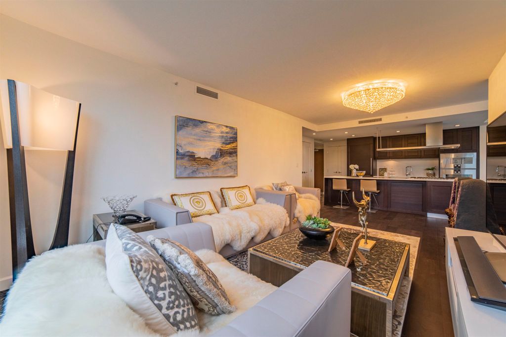listing image 1106560861482923777