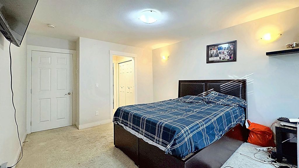 listing image 1106255027341007873