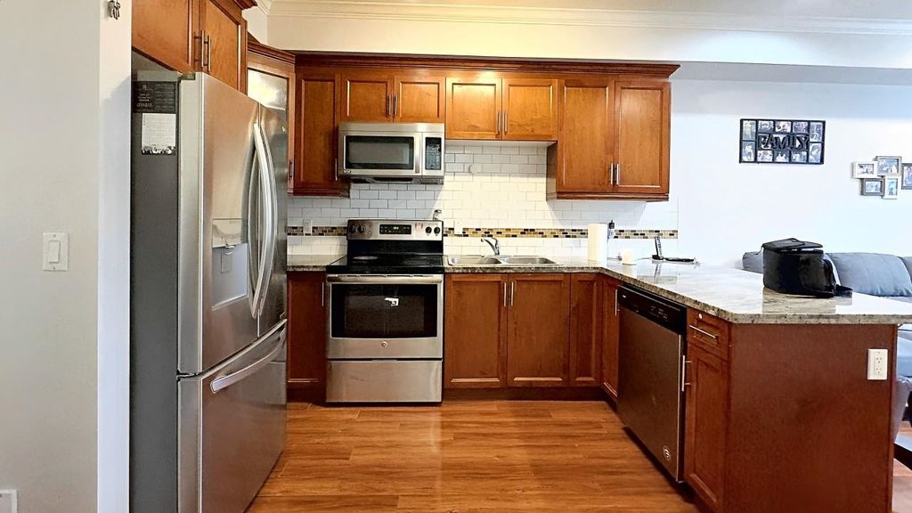 listing image 1106595438695942110