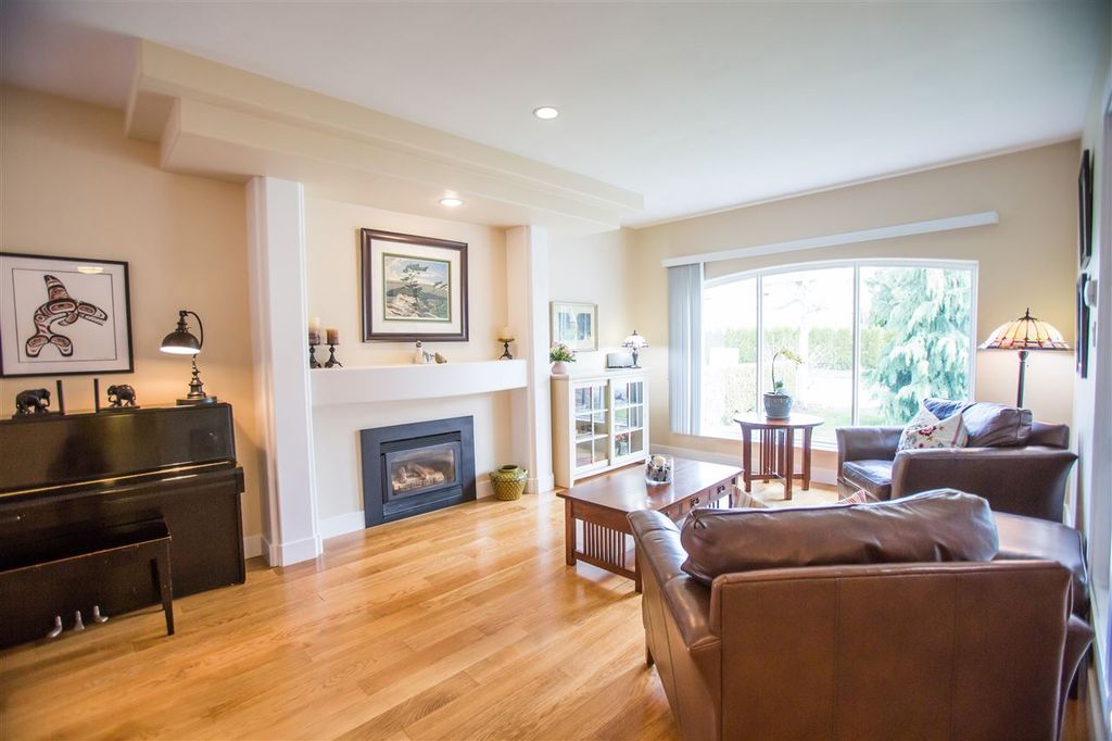 listing image 1104070460139335878