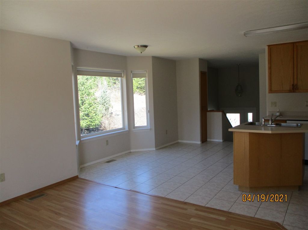 listing image 1102186315801798450