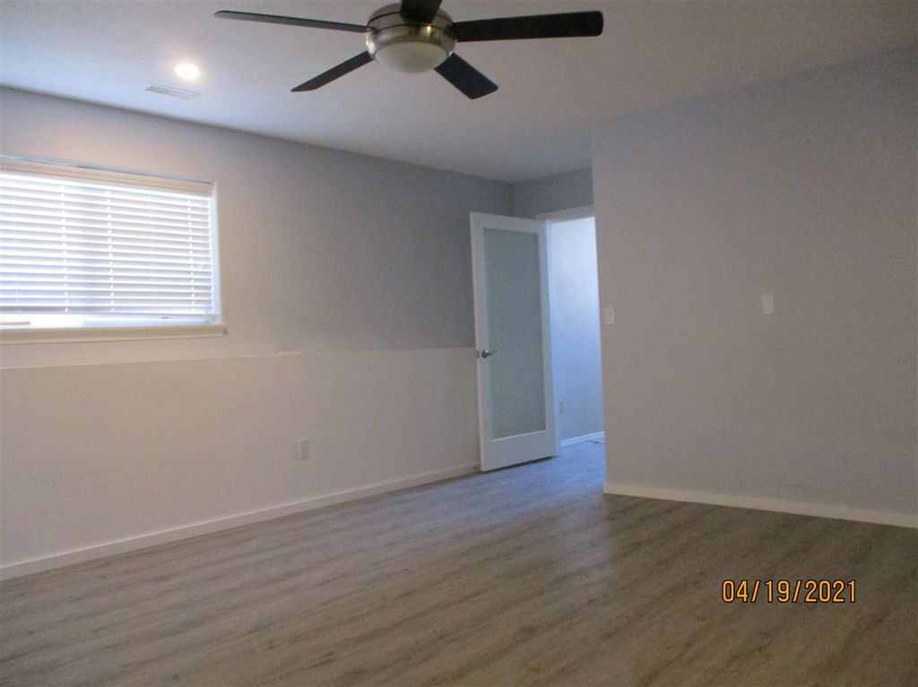 listing image 1102307305538660230