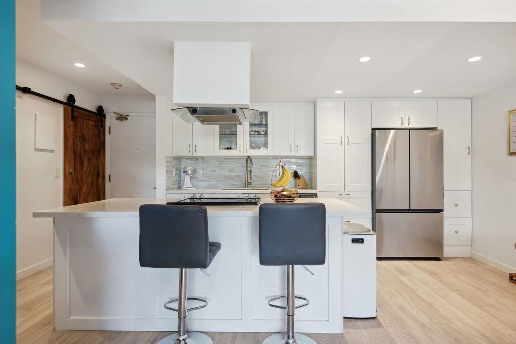 listing image 1100747049189197093