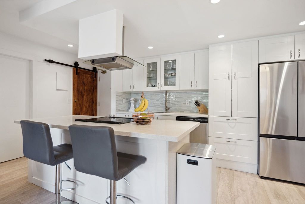 listing image 1101857592680295530