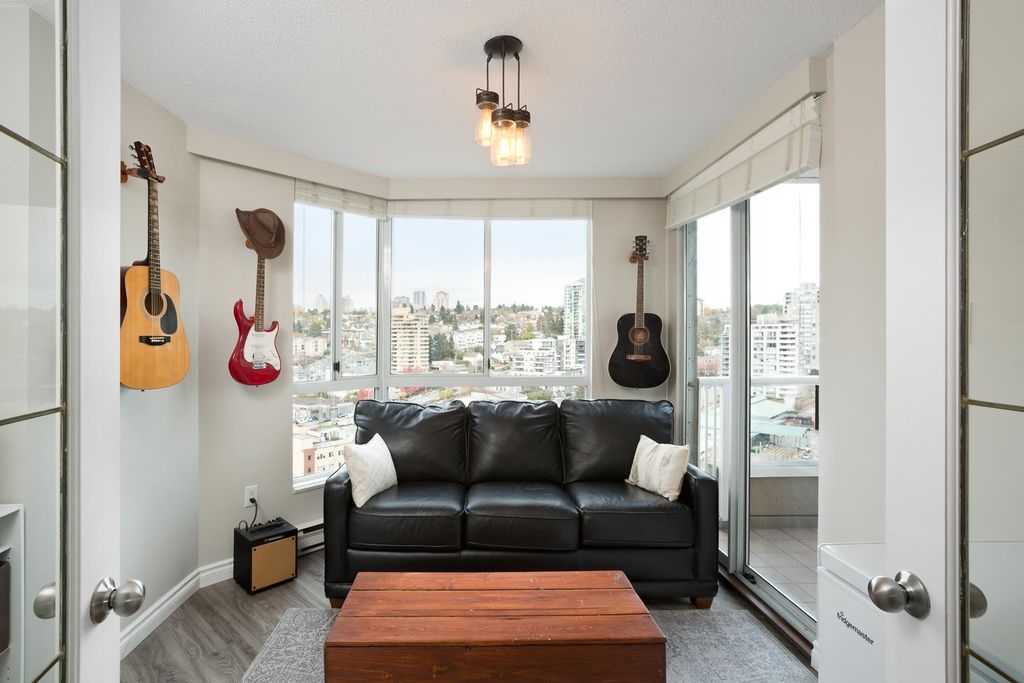listing image 1103916516110896693