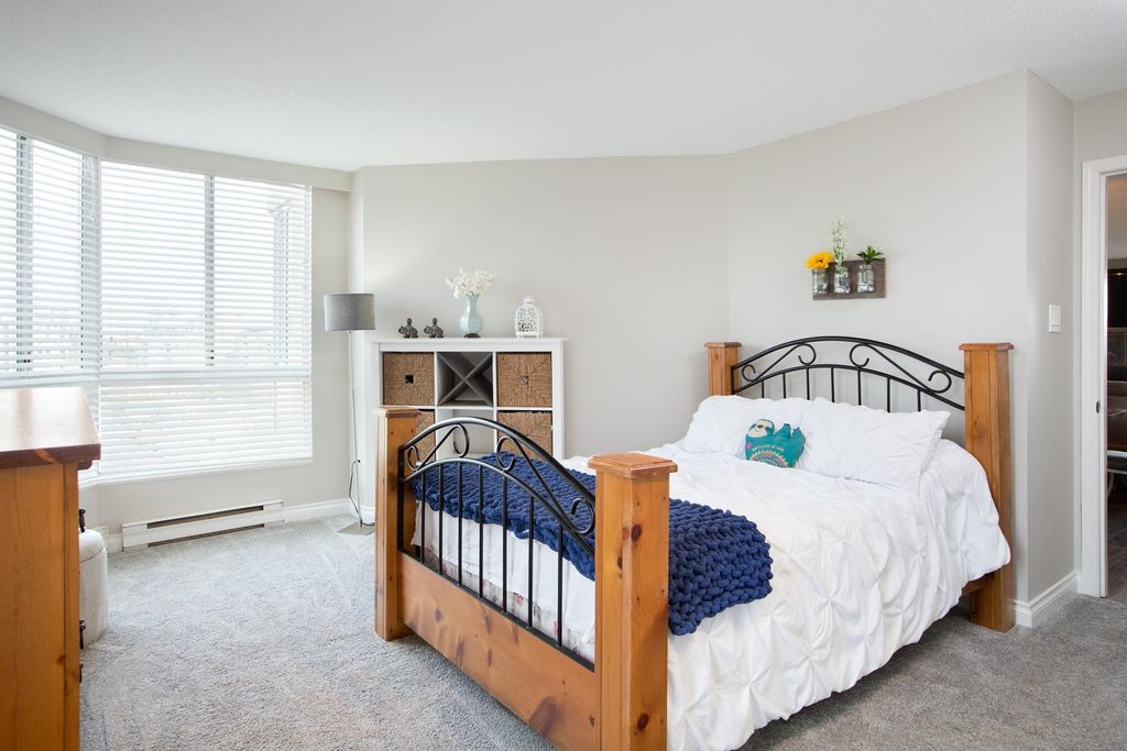 listing image 1104241063165880713