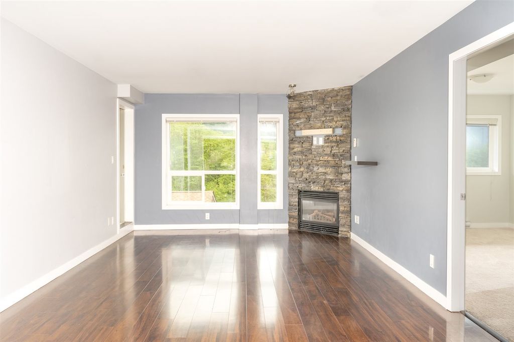listing image 1104545020635101537