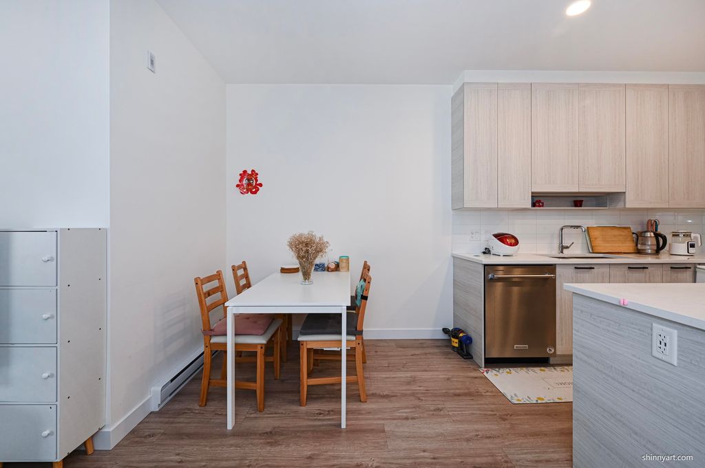 listing image 1109246562387577314