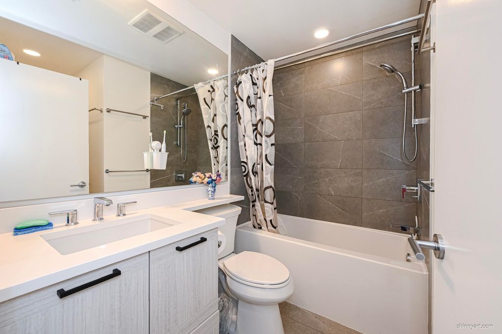 listing image 1105901975378672105